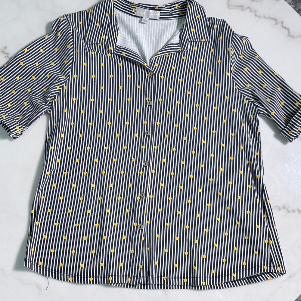 Navy Striped Short-Sleeve Button Down with Yellow Heart Detail Size XL - Picture 6 of 9
